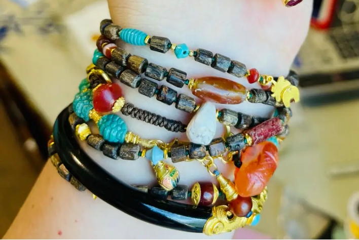 Rainbow Beads : Peace Mala