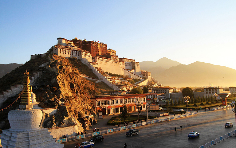 Amazing Potala Palace in Peaceful Morning